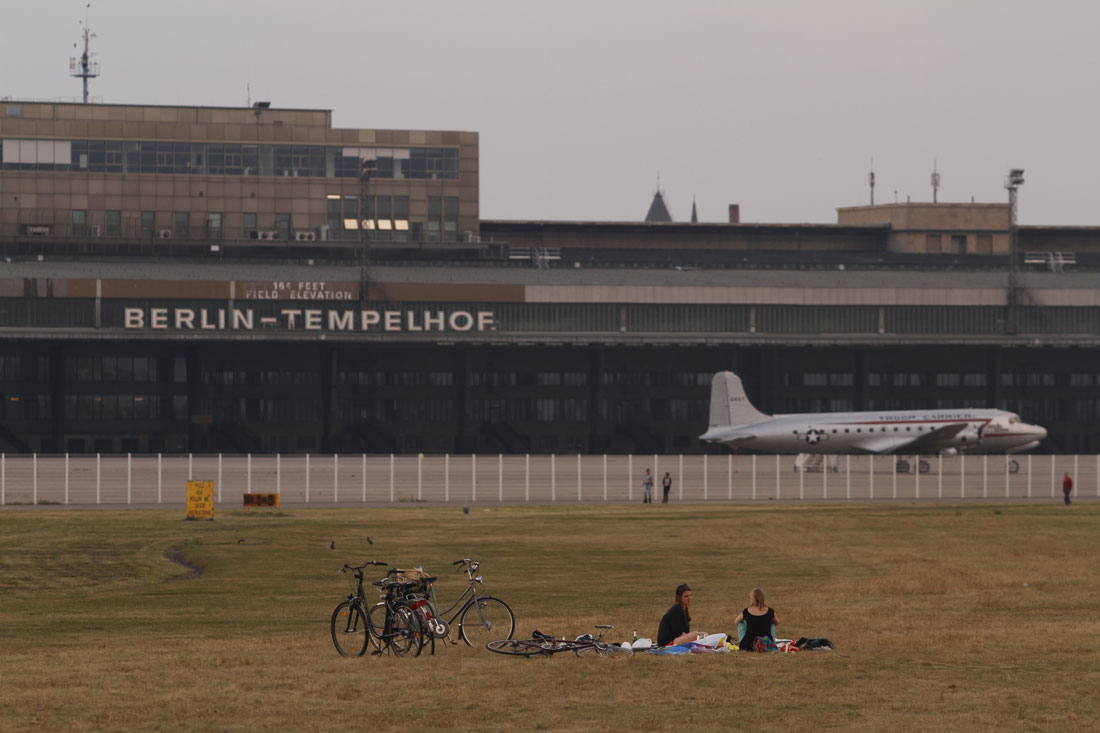 Point D int r t Tempelhofer Park Berlin High Tech Out point-d-int-r-t-tempelhofer-park-berlin-high-tech-out