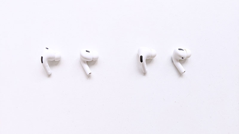Écouteurs intras Apple AirPods Pro 2 à gauche, et ceux de la première génération (à droite), 2022, Ph. Moctar KANE.