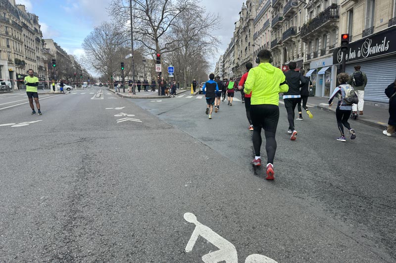 Semi-marathon de la Grande course du Grand Paris, au Bd. Richard Lenoir, Paris, 12 03 23, Ph. Moctar KANE.